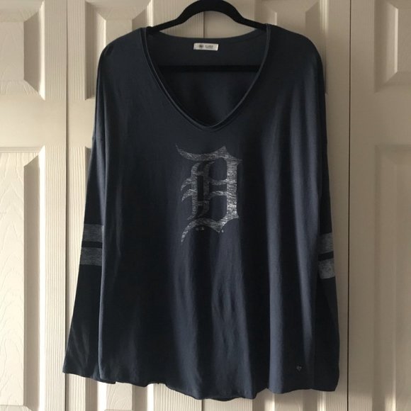 NWOT Women's Detroit Tigers Long Sleeve V-neck Tee - Picture 3 of 11